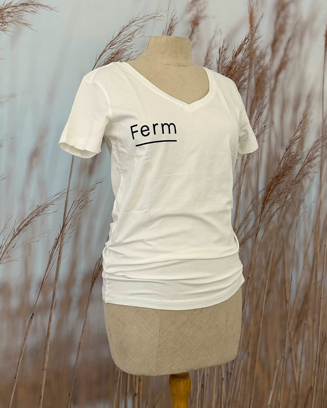 T-shirt van Ferm met V-hals